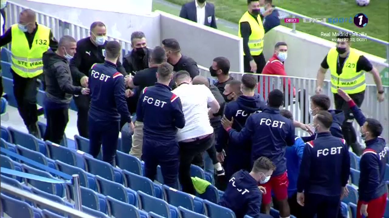 Incidente socante in tribuna! Cristescu a sarit la bataie si a fost scos de 4 bodyguarzi: