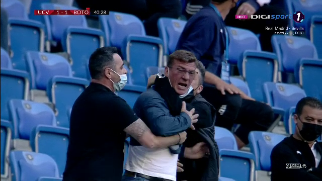 Incidente socante in tribuna! Cristescu a sarit la bataie si a fost scos de 4 bodyguarzi: 