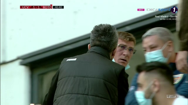 Incidente socante in tribuna! Cristescu a sarit la bataie si a fost scos de 4 bodyguarzi: 