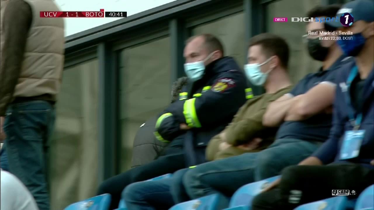 Incidente socante in tribuna! Cristescu a sarit la bataie si a fost scos de 4 bodyguarzi: