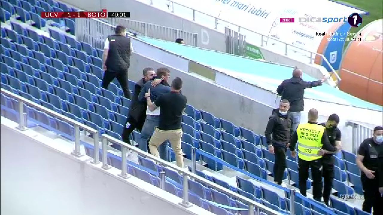 Incidente socante in tribuna! Cristescu a sarit la bataie si a fost scos de 4 bodyguarzi:
