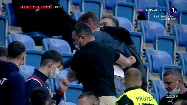 Incidente socante in tribuna! Cristescu a sarit la bataie si a fost scos de 4 bodyguarzi: 