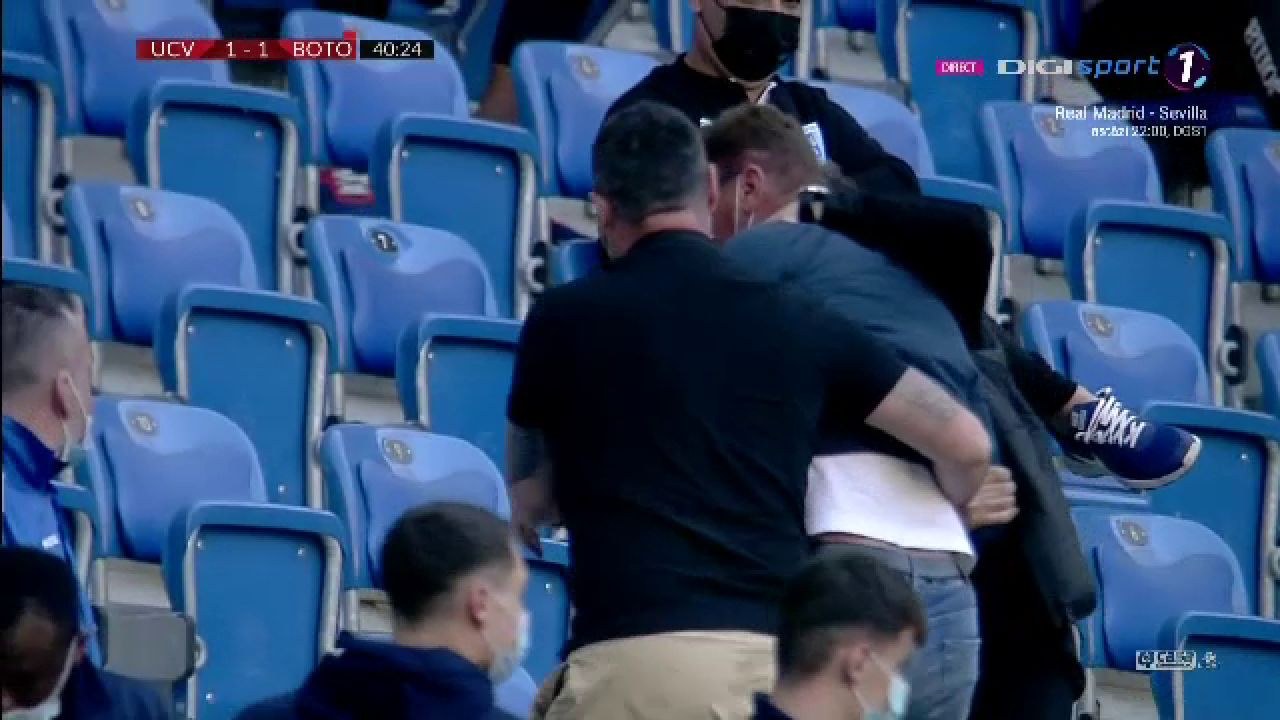 Incidente socante in tribuna! Cristescu a sarit la bataie si a fost scos de 4 bodyguarzi: