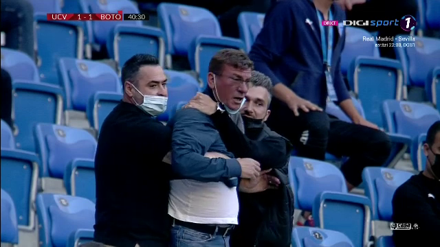 Incidente socante in tribuna! Cristescu a sarit la bataie si a fost scos de 4 bodyguarzi: 