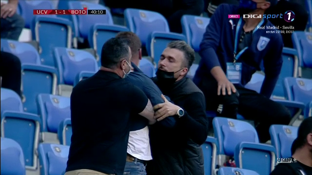 Incidente socante in tribuna! Cristescu a sarit la bataie si a fost scos de 4 bodyguarzi: 