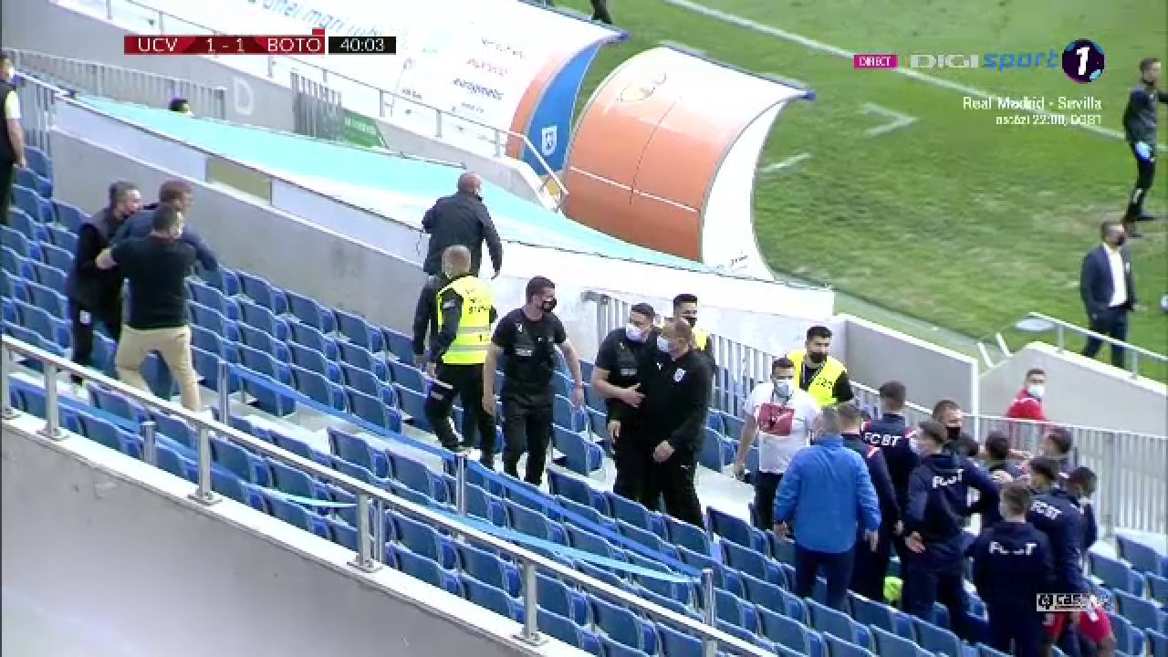 Incidente socante in tribuna! Cristescu a sarit la bataie si a fost scos de 4 bodyguarzi: