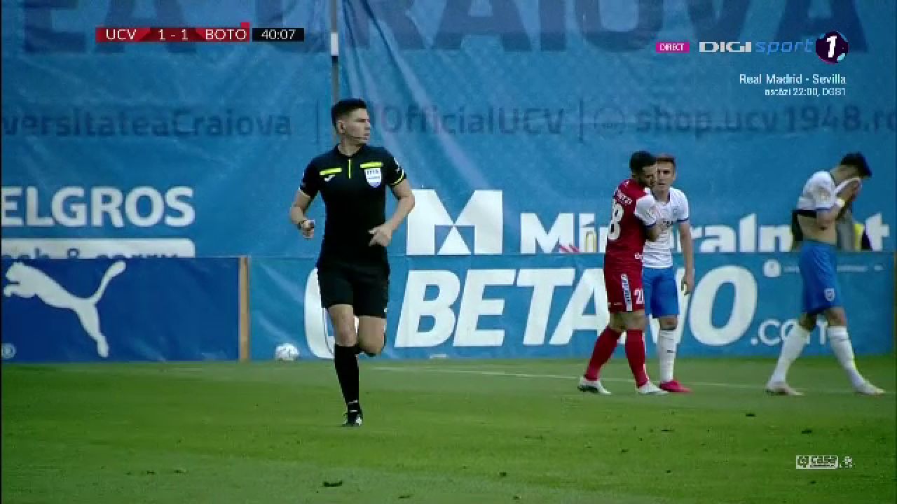 Incidente socante in tribuna! Cristescu a sarit la bataie si a fost scos de 4 bodyguarzi: