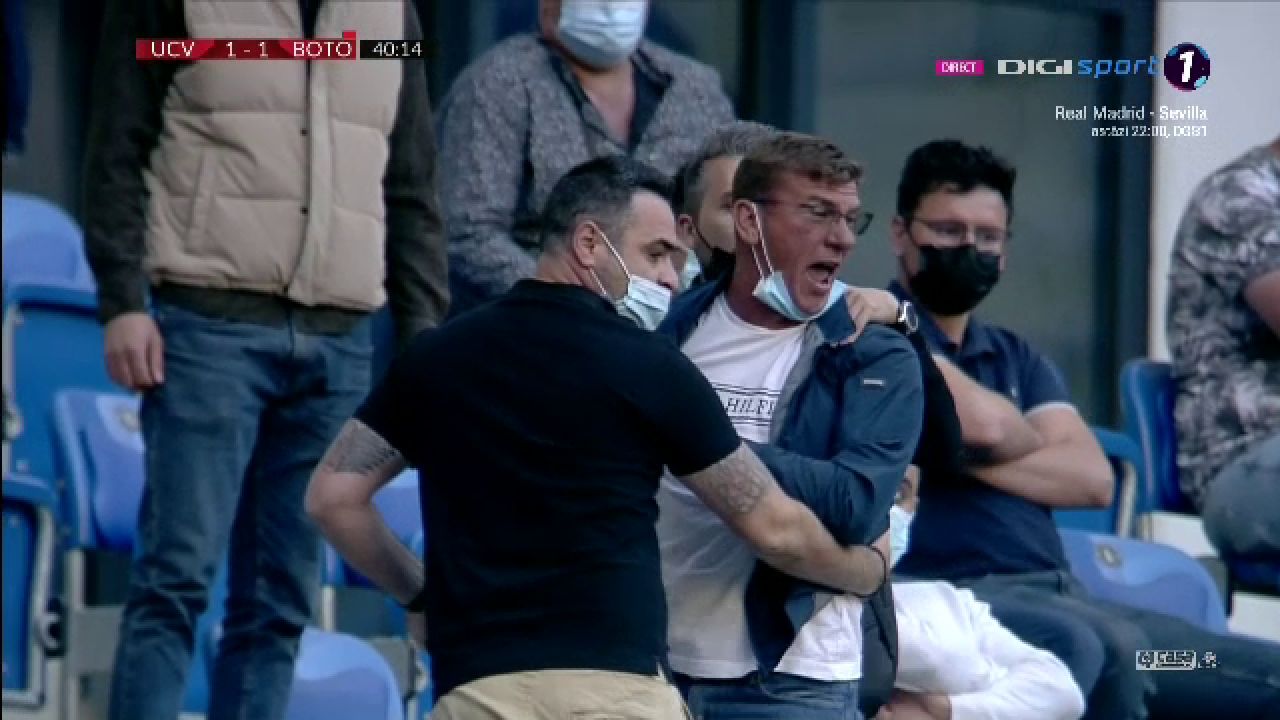 Incidente socante in tribuna! Cristescu a sarit la bataie si a fost scos de 4 bodyguarzi: