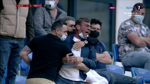 Incidente socante in tribuna! Cristescu a sarit la bataie si a fost scos de 4 bodyguarzi: 