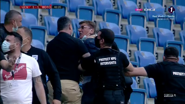 Incidente socante in tribuna! Cristescu a sarit la bataie si a fost scos de 4 bodyguarzi: 
