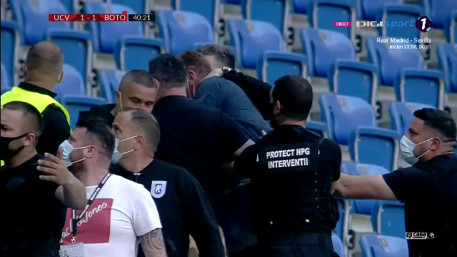 Incidente socante in tribuna! Cristescu a sarit la bataie si a fost scos de 4 bodyguarzi: 