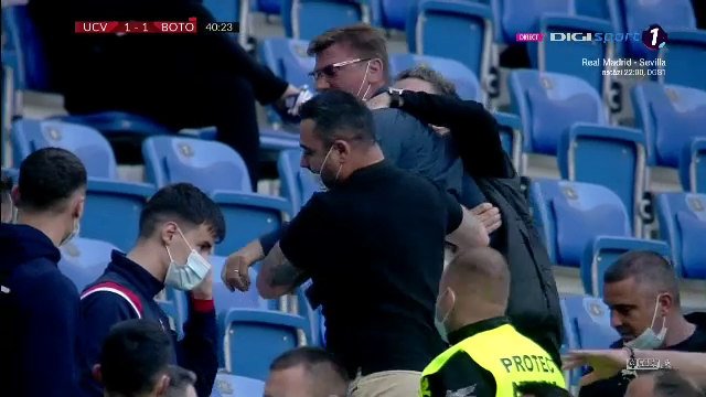 Incidente socante in tribuna! Cristescu a sarit la bataie si a fost scos de 4 bodyguarzi: 