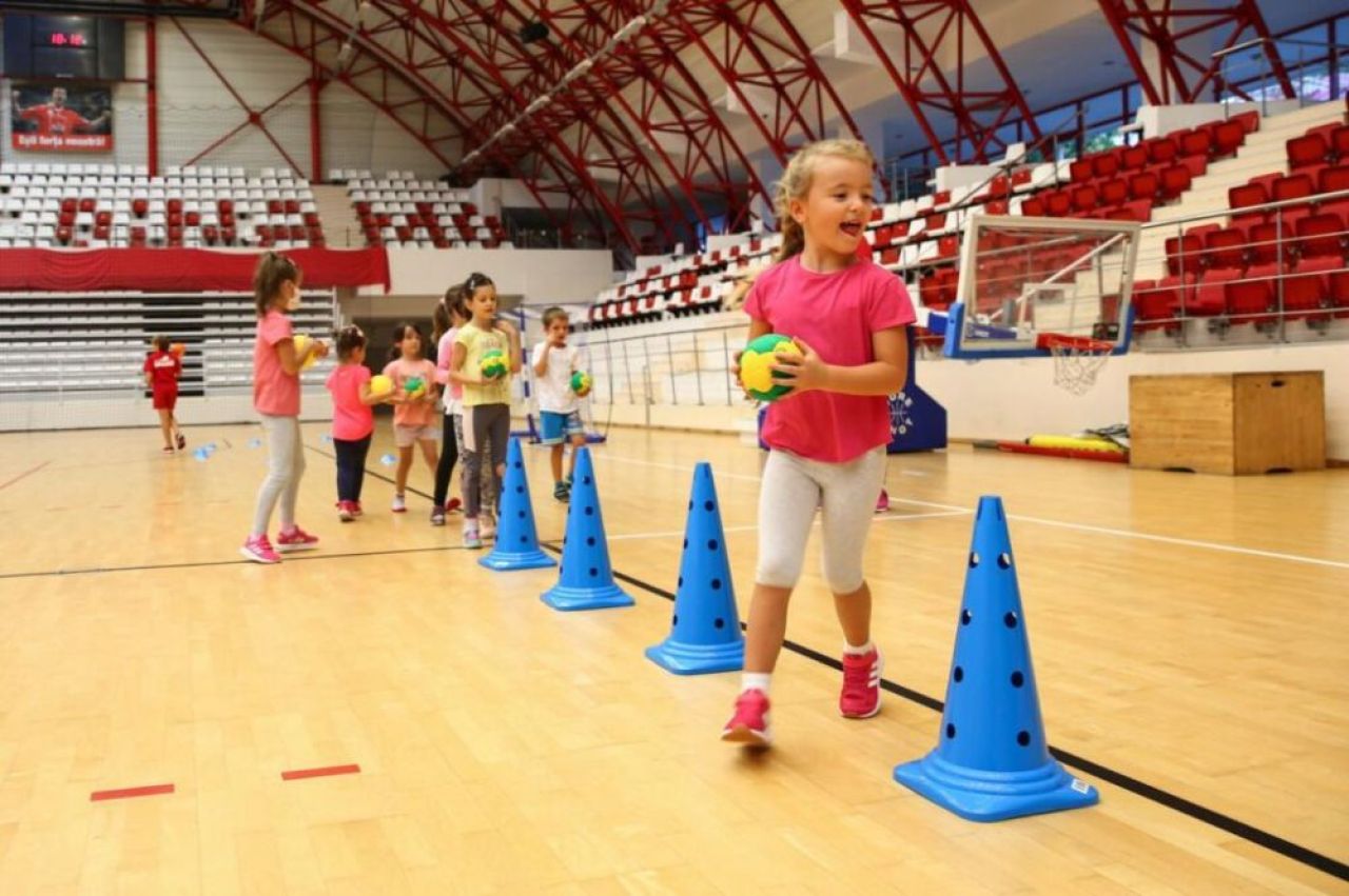 In timp ce FC Dinamo e finantata de fani, CS Dinamo a inaugurat a patra academie din ultimul an!_5