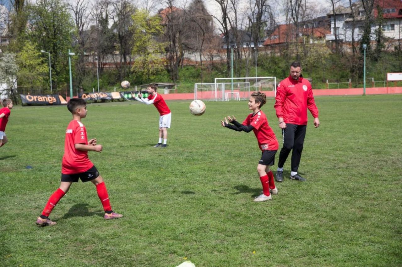 In timp ce FC Dinamo e finantata de fani, CS Dinamo a inaugurat a patra academie din ultimul an!_12