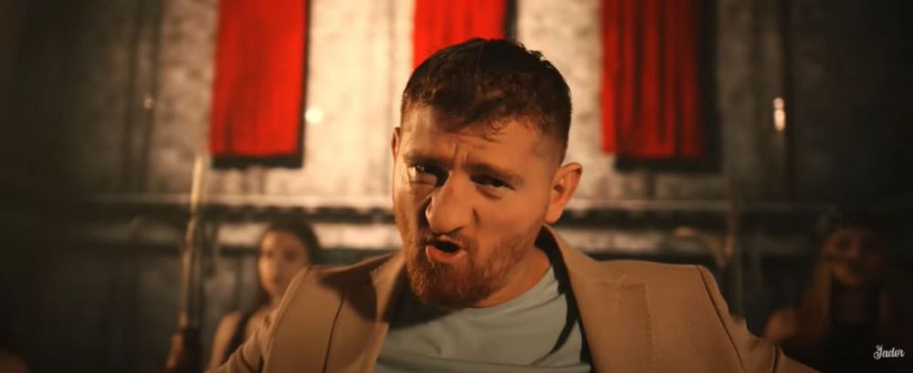 Dau moda la nivel de campion! Morosanu a dat lovitura in muzica! Si-a lansat piesa cu Jador si a urcat rapid in trending