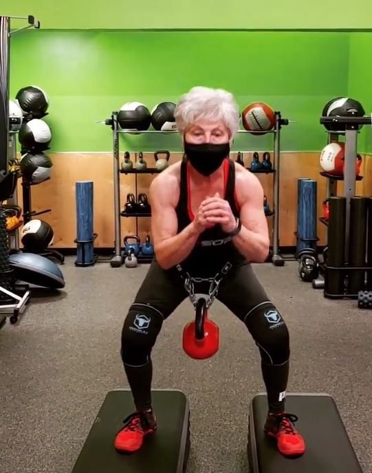 Bunica culturista, noua senzatie a Americii! Are 71 de ani, dar ridica sute de kilograme si se antreneaza 20 de ore pe saptamana _6