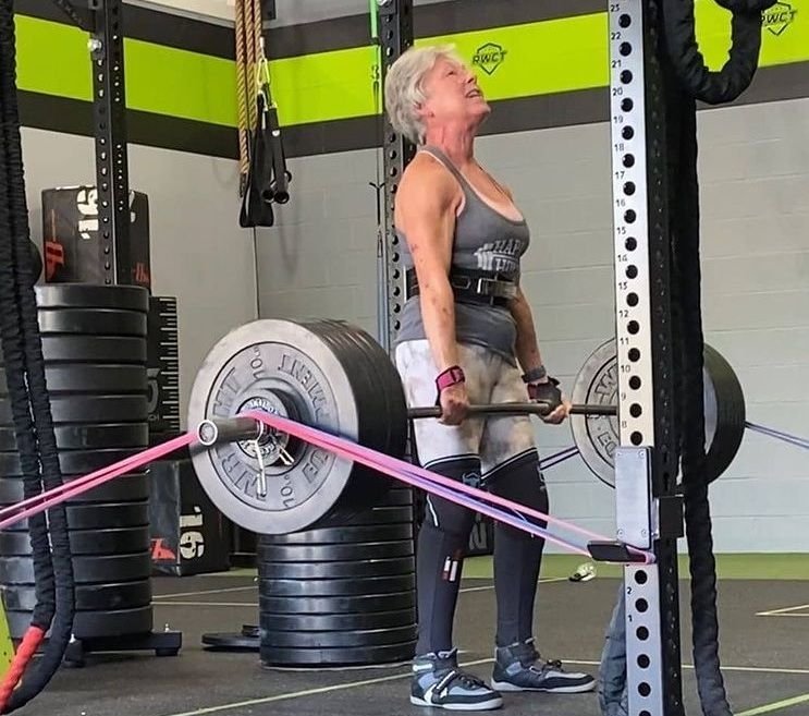 Bunica culturista, noua senzatie a Americii! Are 71 de ani, dar ridica sute de kilograme si se antreneaza 20 de ore pe saptamana _10