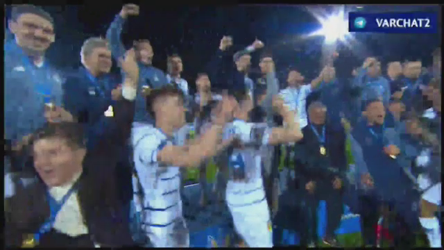 Lucescu a rupt tot in Ucraina! Imagini fantastice dupa ce a luat si Cupa cu Dinamo Kiev: a fost aruncat in aer de jucatori! Scene fantastice