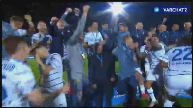 Lucescu a rupt tot in Ucraina! Imagini fantastice dupa ce a luat si Cupa cu Dinamo Kiev: a fost aruncat in aer de jucatori! Scene fantastice_2