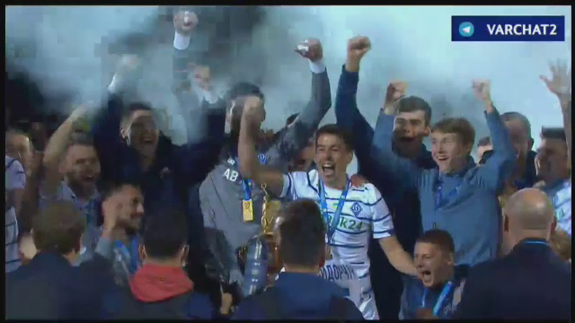 Lucescu a rupt tot in Ucraina! Imagini fantastice dupa ce a luat si Cupa cu Dinamo Kiev: a fost aruncat in aer de jucatori! Scene fantastice_5