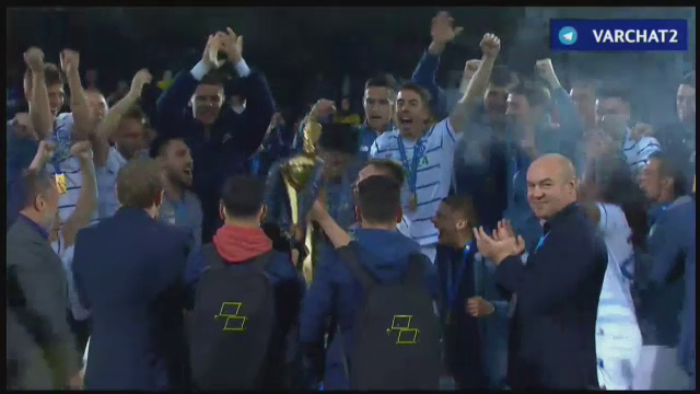 Lucescu a rupt tot in Ucraina! Imagini fantastice dupa ce a luat si Cupa cu Dinamo Kiev: a fost aruncat in aer de jucatori! Scene fantastice_7
