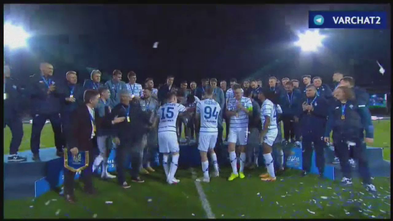 Lucescu a rupt tot in Ucraina! Imagini fantastice dupa ce a luat si Cupa cu Dinamo Kiev: a fost aruncat in aer de jucatori! Scene fantastice_13