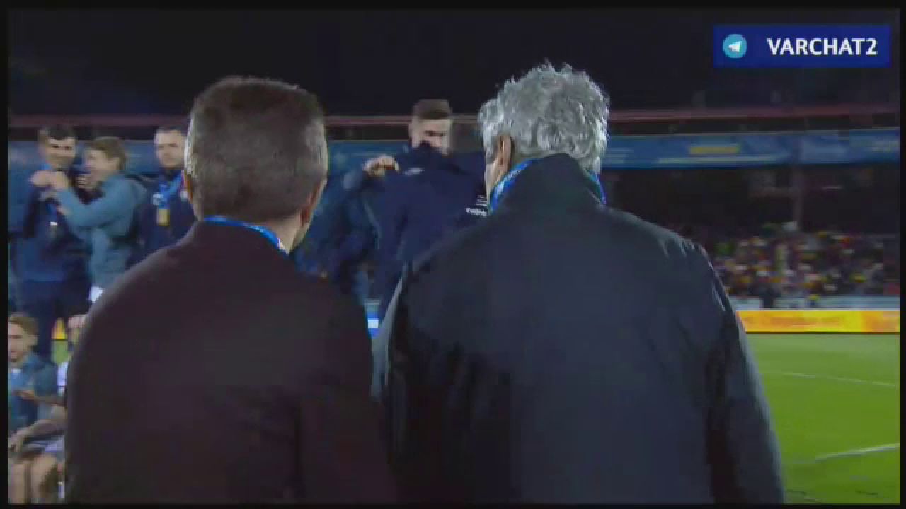 Lucescu a rupt tot in Ucraina! Imagini fantastice dupa ce a luat si Cupa cu Dinamo Kiev: a fost aruncat in aer de jucatori! Scene fantastice_36