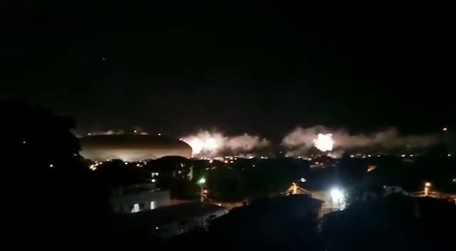 Revelion la Craiova dupa ce FCU a promovat in Liga 1! Imagini senzationale din oras: sute de artificii au explodat in toiul noptii_9