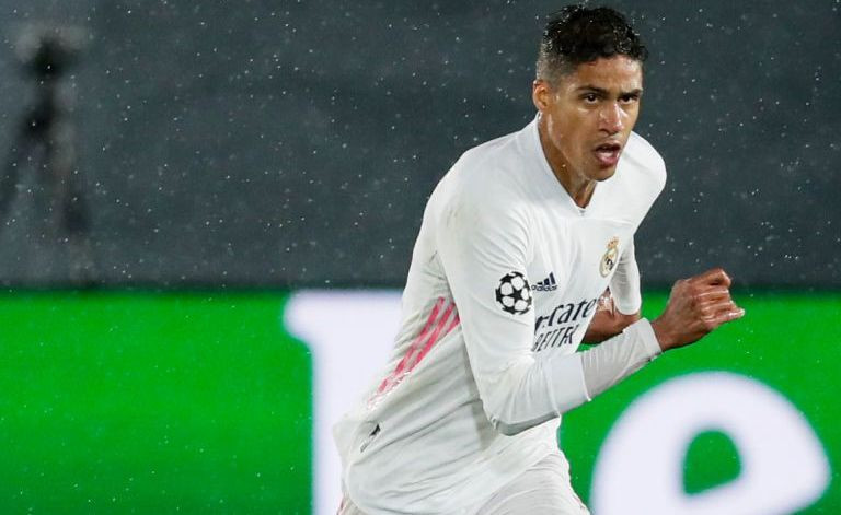 Varane, principalul obiectiv al lui Manchester United! Englezii pun la bataie 40 de milioane pentru fundasul lui Real
