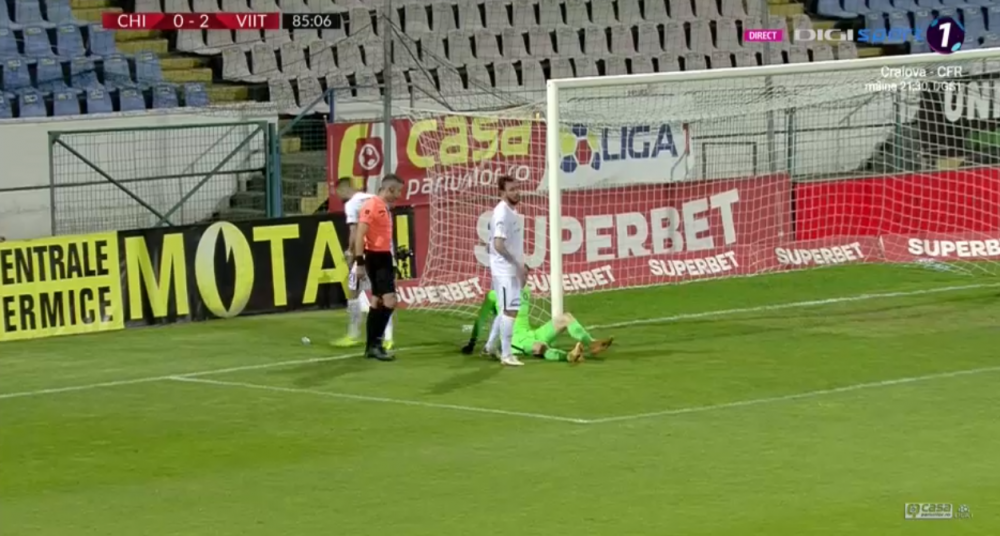 Dormiti? :)) Moment genial in timpul meciului jucat de Viitorul cu Chindia! Ce a facut arbitrul Petrescu