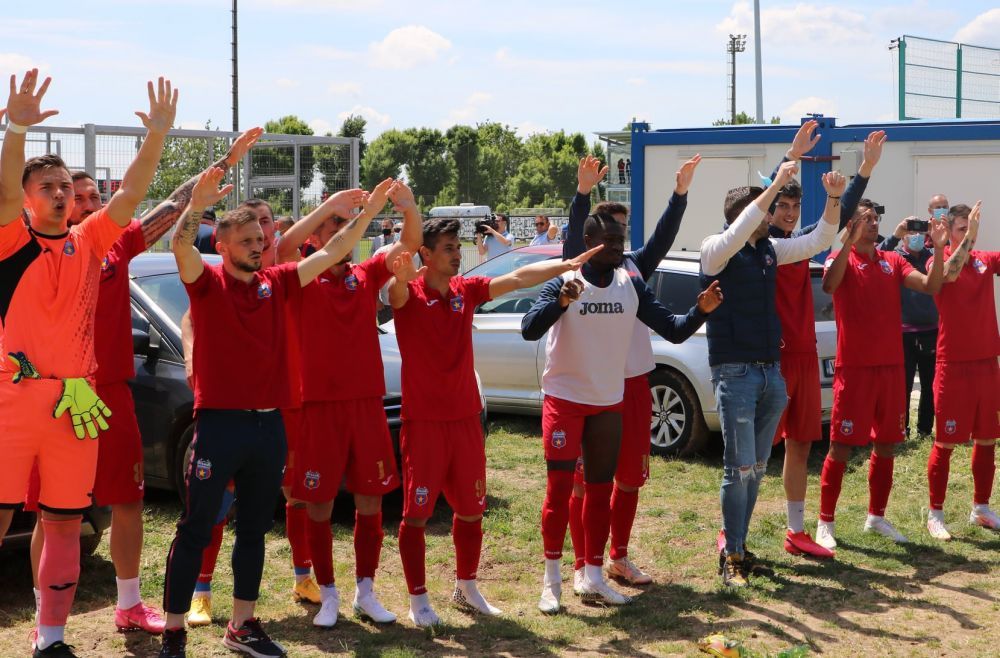 Nebunie in Ghencea! Suporterii Stelei au luat cu asalt stadionul pentru barajul cu Mostistea Ulmu! Jucatorii s-au bucurat cu ei _11