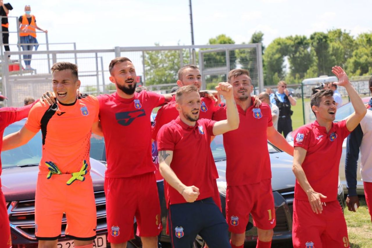 Nebunie in Ghencea! Suporterii Stelei au luat cu asalt stadionul pentru barajul cu Mostistea Ulmu! Jucatorii s-au bucurat cu ei _13