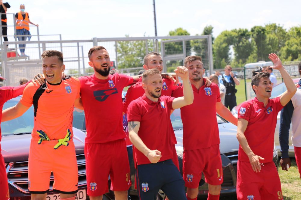 Nebunie in Ghencea! Suporterii Stelei au luat cu asalt stadionul pentru barajul cu Mostistea Ulmu! Jucatorii s-au bucurat cu ei _13
