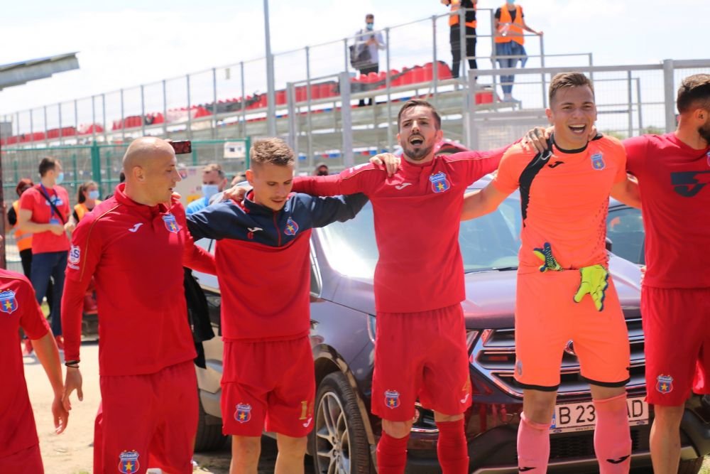 Nebunie in Ghencea! Suporterii Stelei au luat cu asalt stadionul pentru barajul cu Mostistea Ulmu! Jucatorii s-au bucurat cu ei _14