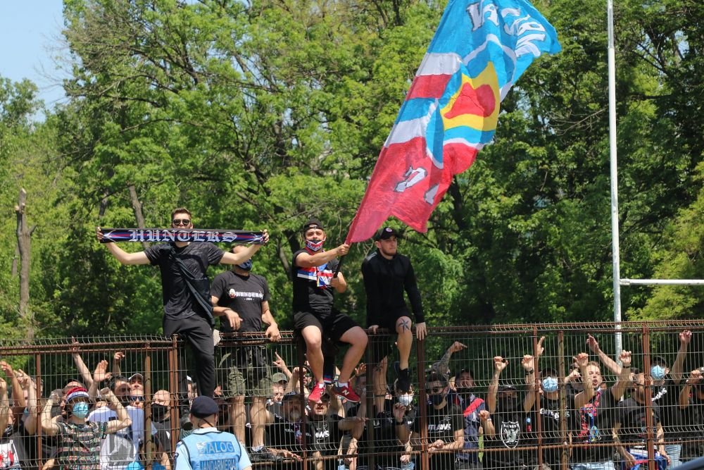 Nebunie in Ghencea! Suporterii Stelei au luat cu asalt stadionul pentru barajul cu Mostistea Ulmu! Jucatorii s-au bucurat cu ei _15