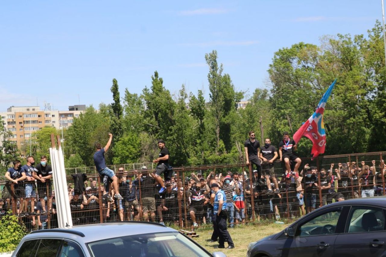 Nebunie in Ghencea! Suporterii Stelei au luat cu asalt stadionul pentru barajul cu Mostistea Ulmu! Jucatorii s-au bucurat cu ei _16