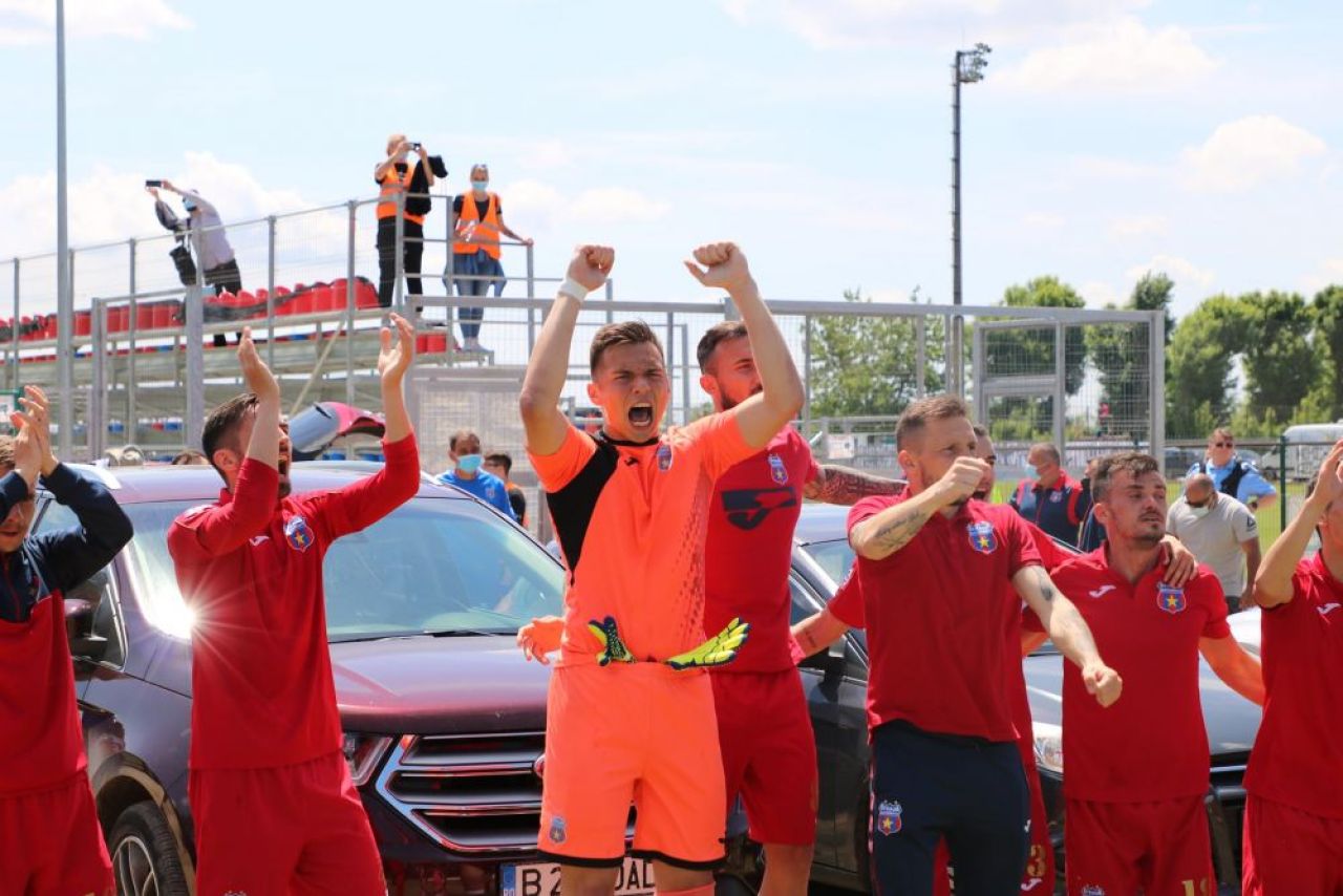 Nebunie in Ghencea! Suporterii Stelei au luat cu asalt stadionul pentru barajul cu Mostistea Ulmu! Jucatorii s-au bucurat cu ei _18
