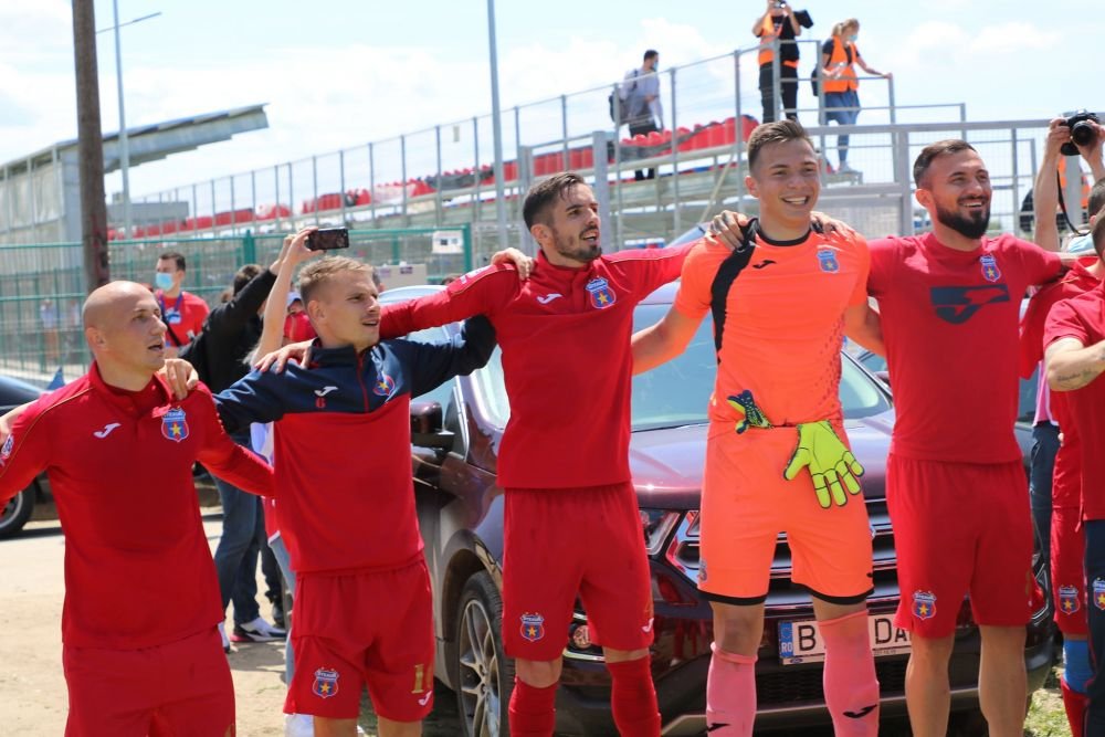 Nebunie in Ghencea! Suporterii Stelei au luat cu asalt stadionul pentru barajul cu Mostistea Ulmu! Jucatorii s-au bucurat cu ei _19