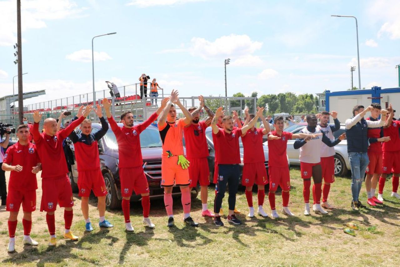 Nebunie in Ghencea! Suporterii Stelei au luat cu asalt stadionul pentru barajul cu Mostistea Ulmu! Jucatorii s-au bucurat cu ei _23