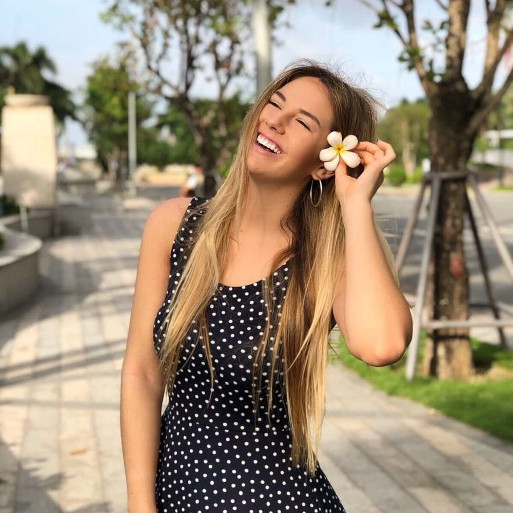 Imagini fabuloase! Miss Argentina i-a adus omagiu lui Maradona intr-un mod incredibil! A iesit pe scena in echipamentul nationalei_9