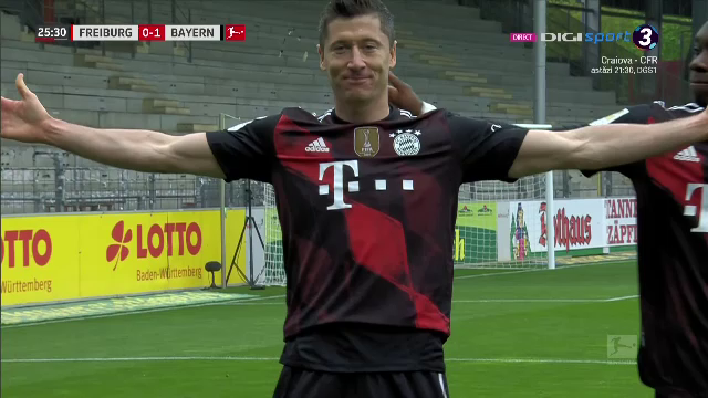 Asa ceva nu s-a mai intamplat in timpul unui meci de fotbal! Ce au facut jucatorii lui Bayern dupa ce Lewandowski a egalat recordul uluitor al lui Gerd Muller_2