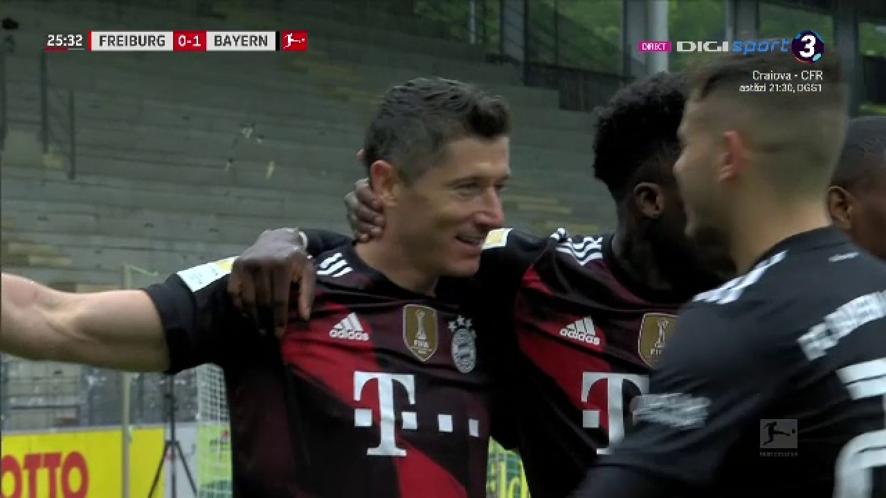 Asa ceva nu s-a mai intamplat in timpul unui meci de fotbal! Ce au facut jucatorii lui Bayern dupa ce Lewandowski a egalat recordul uluitor al lui Gerd Muller_3