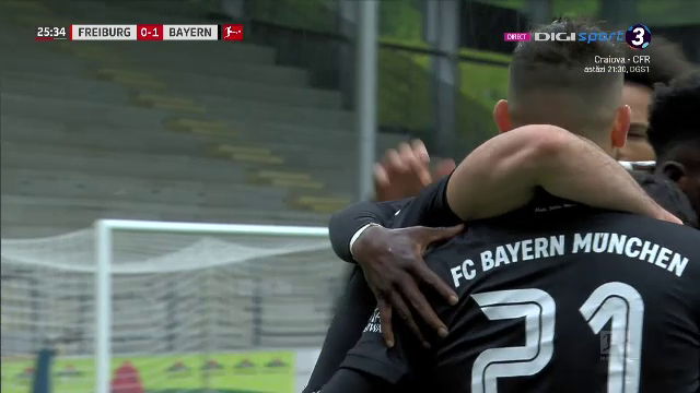 Asa ceva nu s-a mai intamplat in timpul unui meci de fotbal! Ce au facut jucatorii lui Bayern dupa ce Lewandowski a egalat recordul uluitor al lui Gerd Muller_4