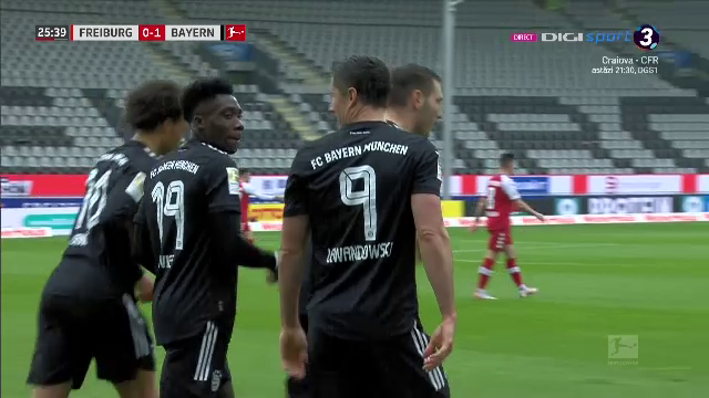 Asa ceva nu s-a mai intamplat in timpul unui meci de fotbal! Ce au facut jucatorii lui Bayern dupa ce Lewandowski a egalat recordul uluitor al lui Gerd Muller_6