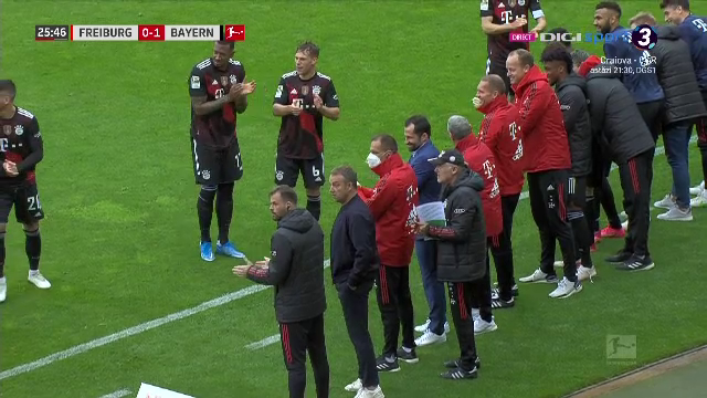 Asa ceva nu s-a mai intamplat in timpul unui meci de fotbal! Ce au facut jucatorii lui Bayern dupa ce Lewandowski a egalat recordul uluitor al lui Gerd Muller_8
