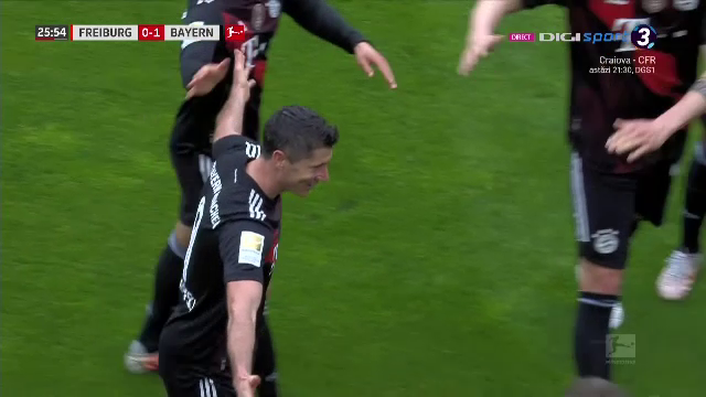 Asa ceva nu s-a mai intamplat in timpul unui meci de fotbal! Ce au facut jucatorii lui Bayern dupa ce Lewandowski a egalat recordul uluitor al lui Gerd Muller_10