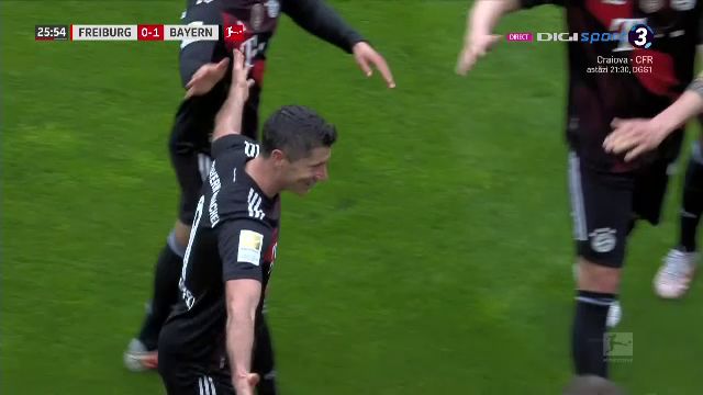 Asa ceva nu s-a mai intamplat in timpul unui meci de fotbal! Ce au facut jucatorii lui Bayern dupa ce Lewandowski a egalat recordul uluitor al lui Gerd Muller_10