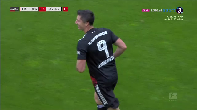 Asa ceva nu s-a mai intamplat in timpul unui meci de fotbal! Ce au facut jucatorii lui Bayern dupa ce Lewandowski a egalat recordul uluitor al lui Gerd Muller_15