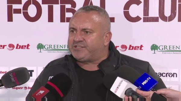 Poetul Iosif, cu ochii in lacrimi dupa ce a aflat de promovarea Rapidului: M-am dus in spate, pe camp, nu mai puteam. Am eu un prieten, Bogdan, si l-am sunat pe el