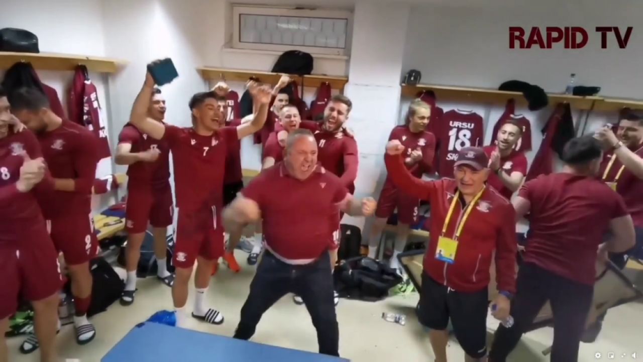 'Poetul' Iosif pe modul TURBO! Imagini fantastice dupa promovarea Rapidului. A scos burtica in fata si a inceput sa urle: ce a urmat in vestiar :)_5